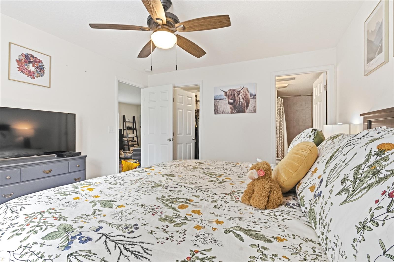 Listing photo id 28 for 514 Longfellow Court  B