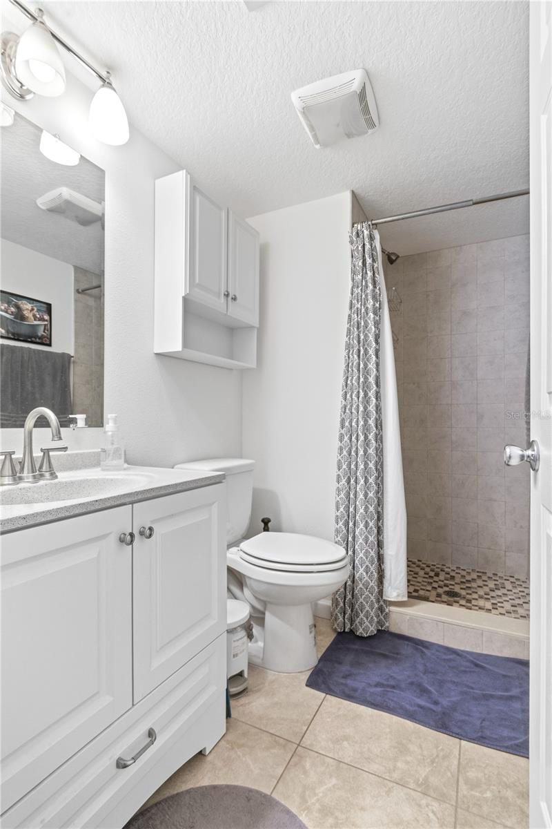 Listing photo id 29 for 514 Longfellow Court  B