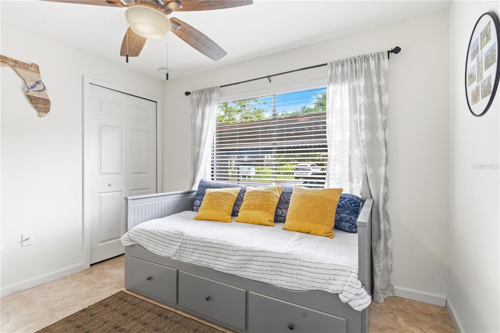 Listing photo id 31 for 514 Longfellow Court  B