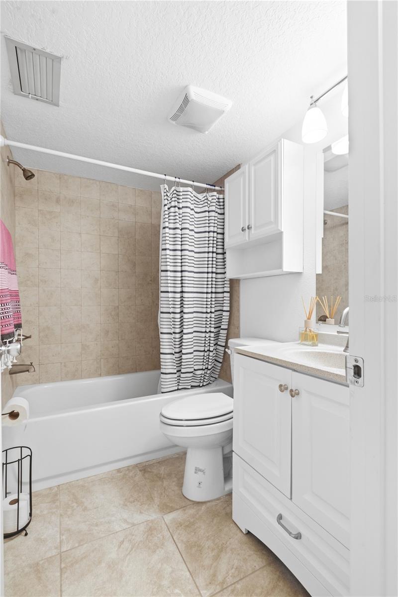 Listing photo id 33 for 514 Longfellow Court  B