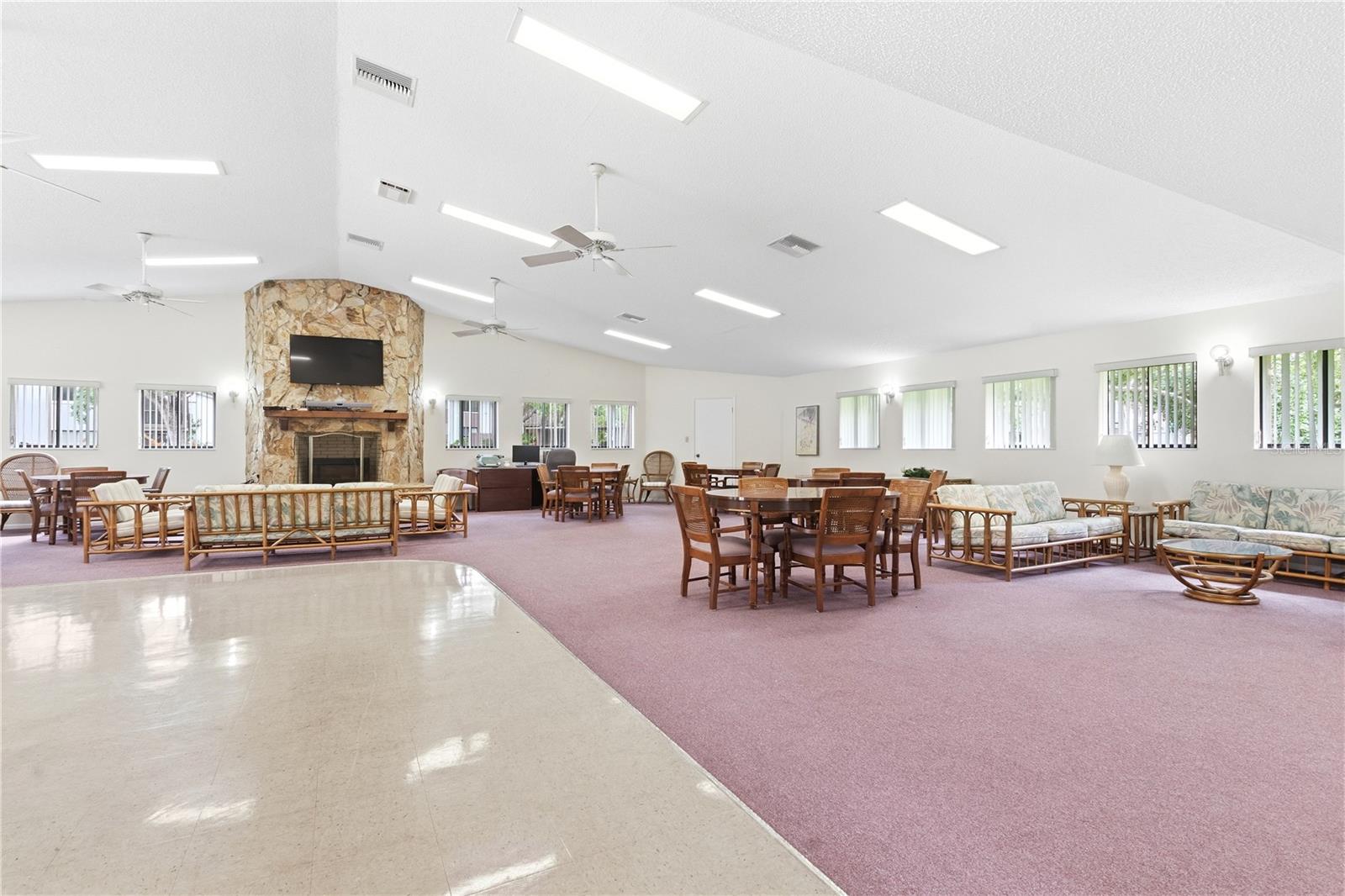 Listing photo id 39 for 514 Longfellow Court  B