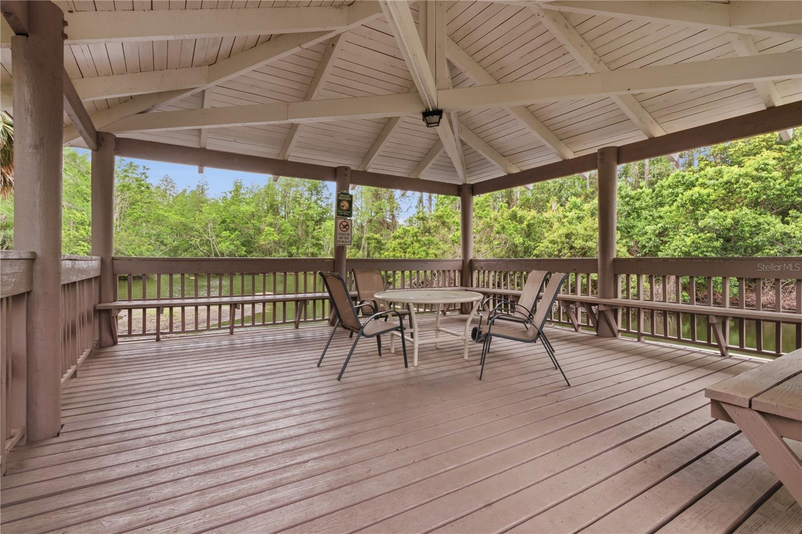 Listing photo id 43 for 514 Longfellow Court  B