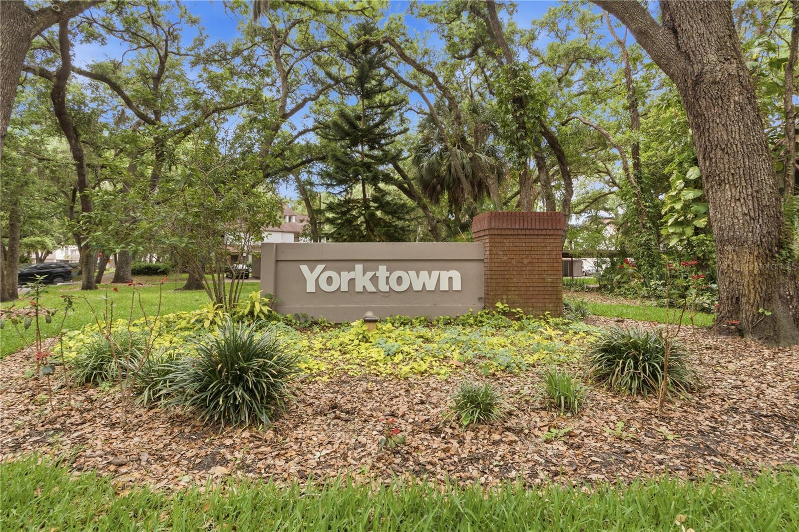 Listing photo id 4 for 514 Longfellow Court  B