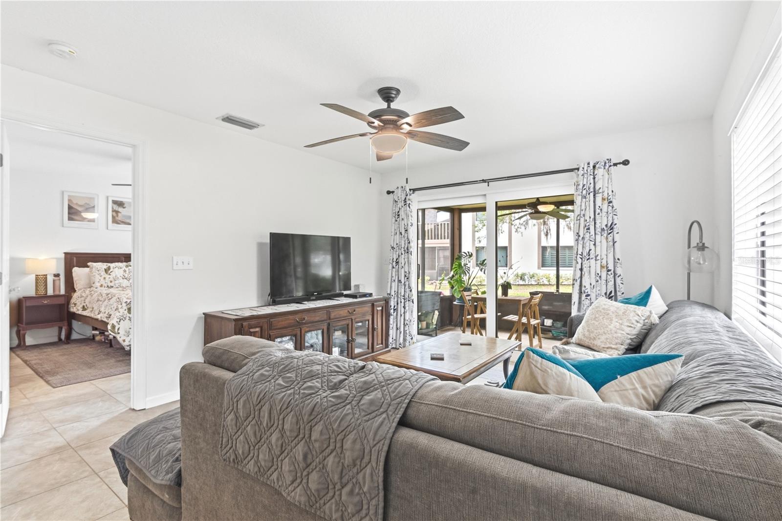 Listing photo id 6 for 514 Longfellow Court  B