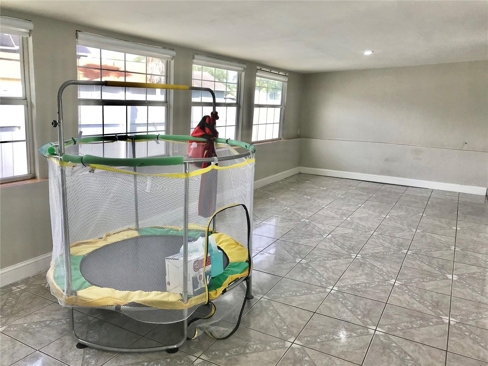 Image 18 of 25 For 11059 Springridge Drive