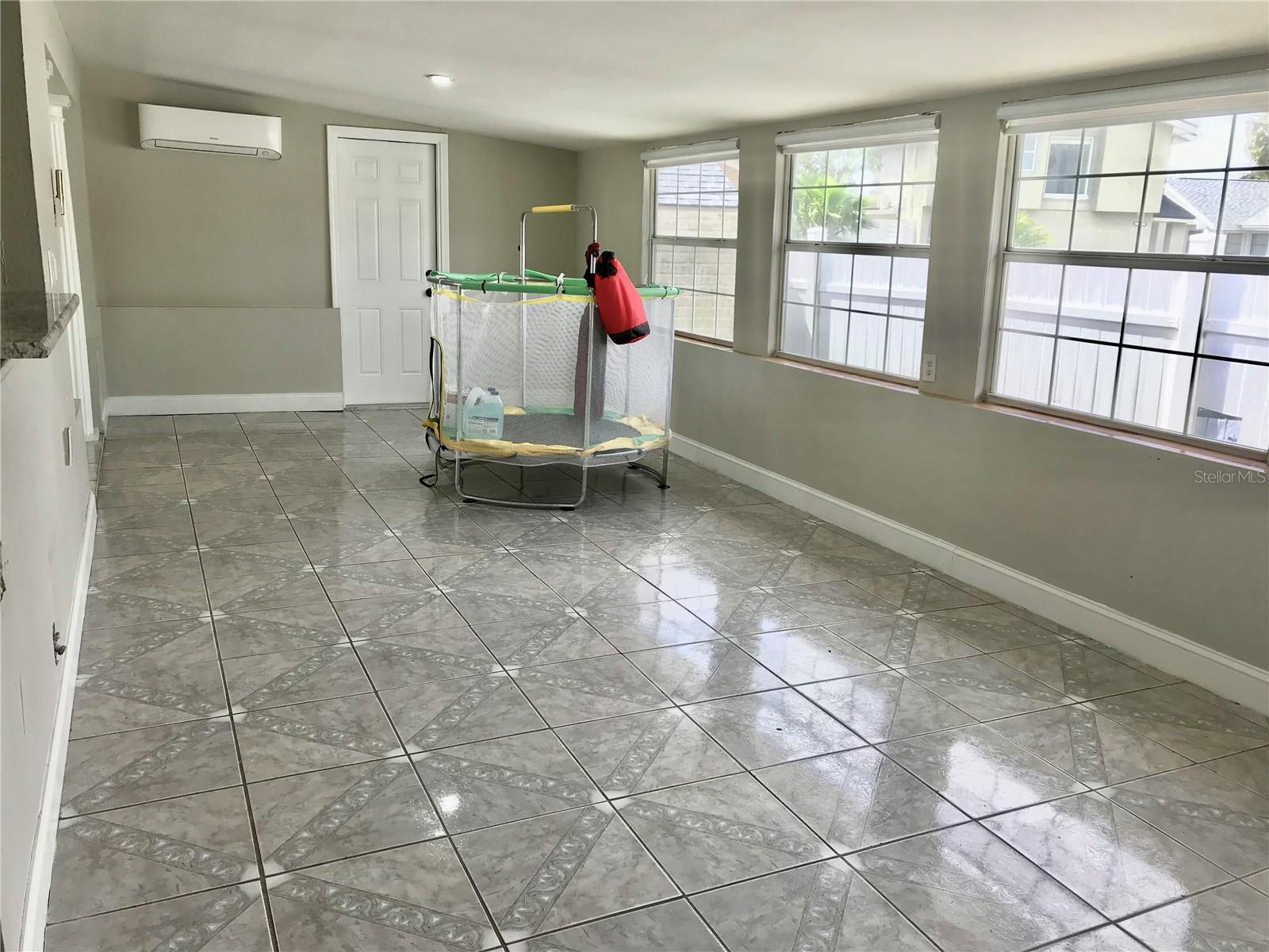 Image 19 of 25 For 11059 Springridge Drive