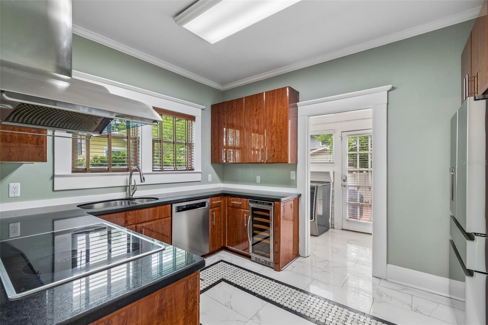 Image 16 of 57 For 1107 Horatio Street