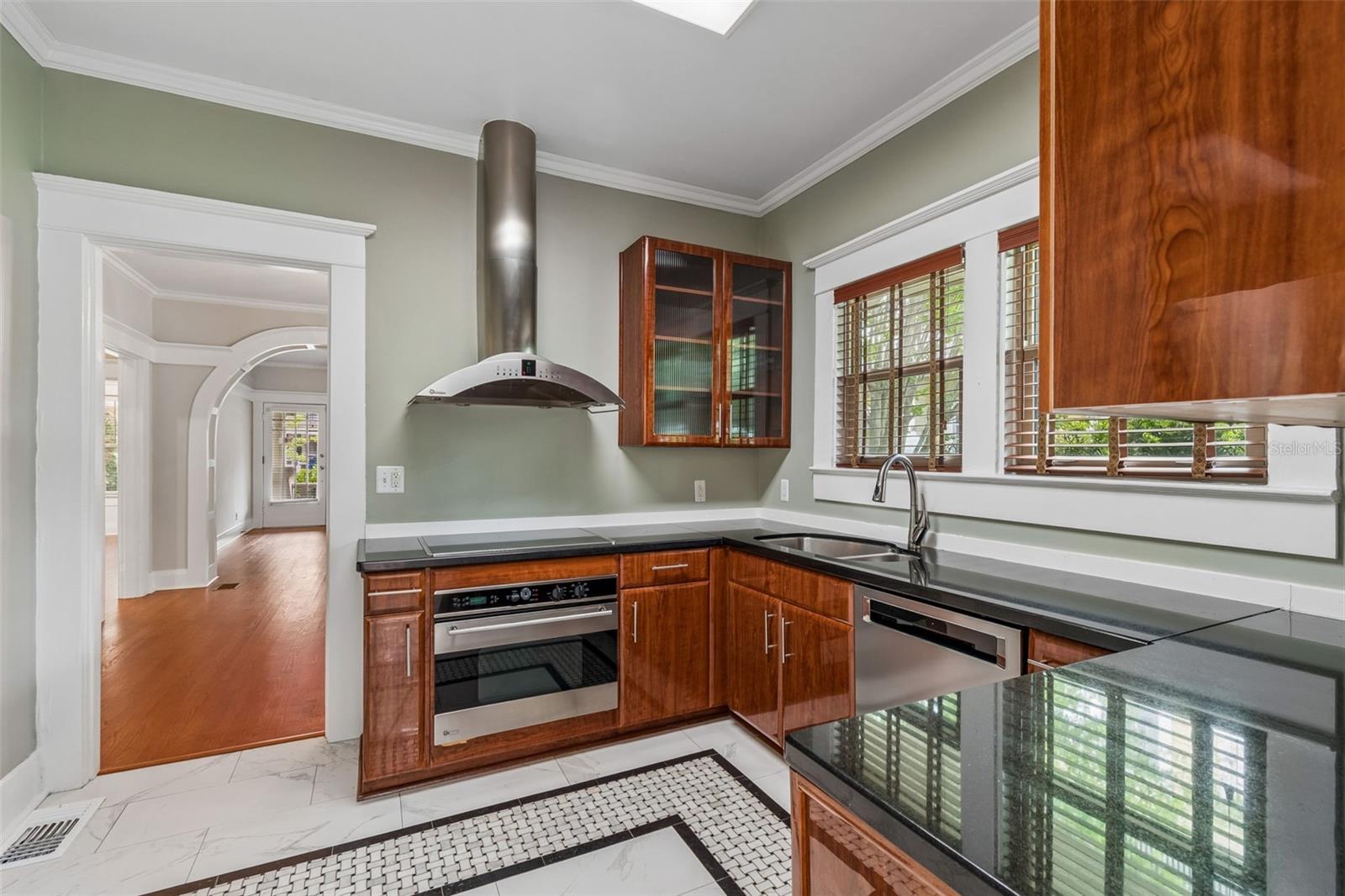 Image 18 of 57 For 1107 Horatio Street