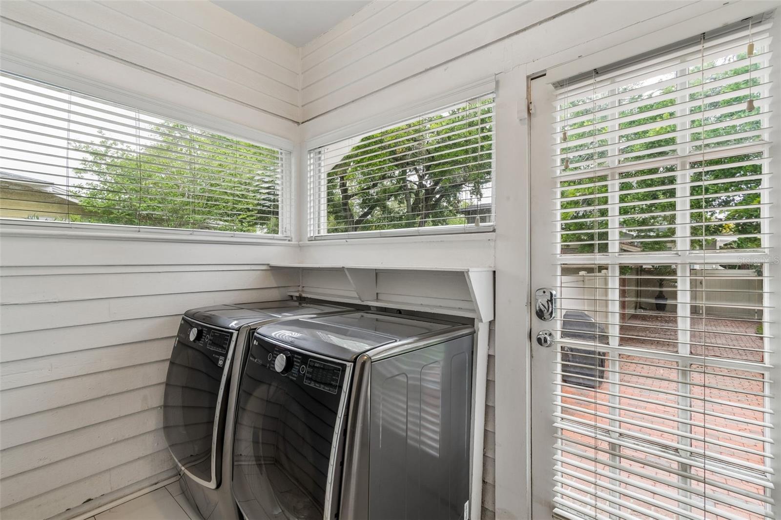 Image 21 of 57 For 1107 Horatio Street