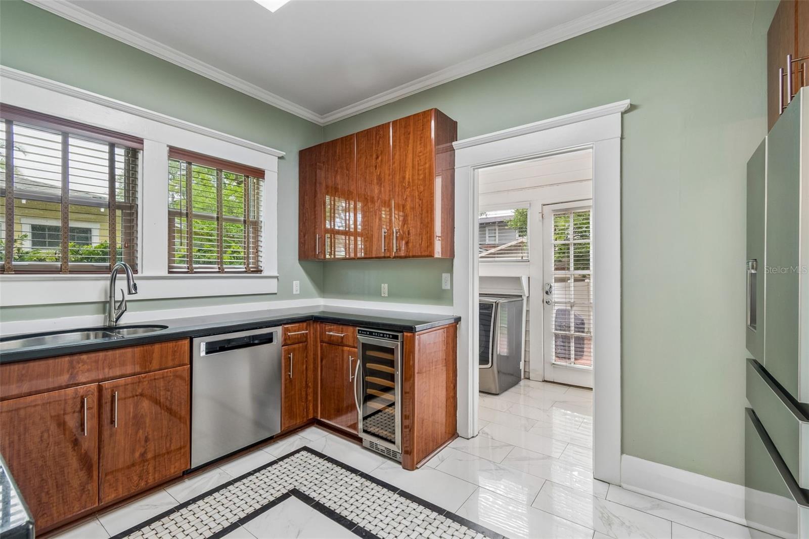 Image 22 of 57 For 1107 Horatio Street