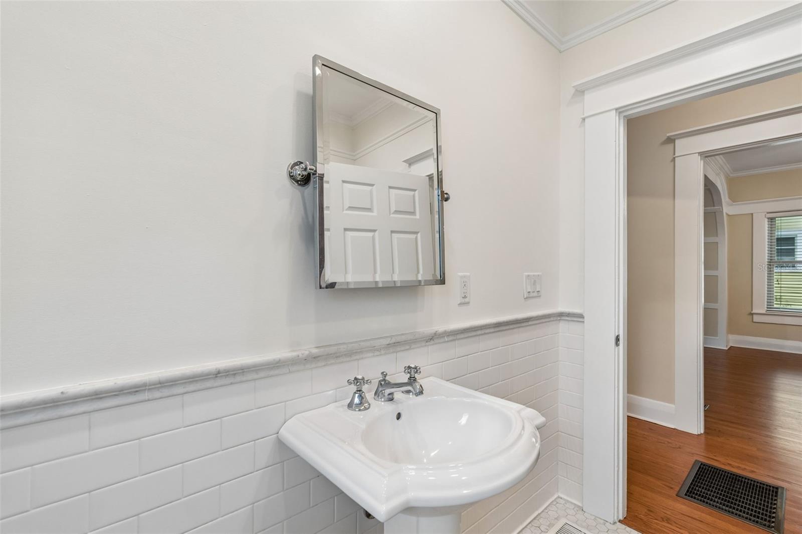 Image 34 of 57 For 1107 Horatio Street