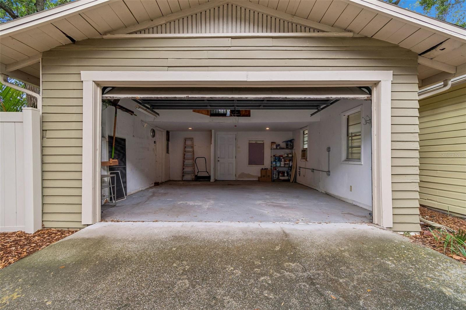 Image 42 of 57 For 1107 Horatio Street