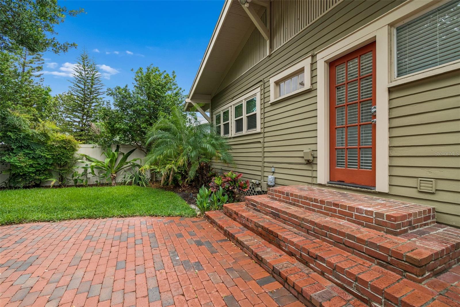 Image 44 of 57 For 1107 Horatio Street