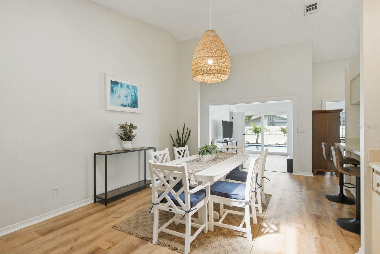 Listing photo id 11 for 1011 Ridge Drive