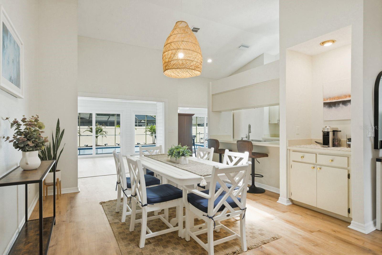 Listing photo id 12 for 1011 Ridge Drive