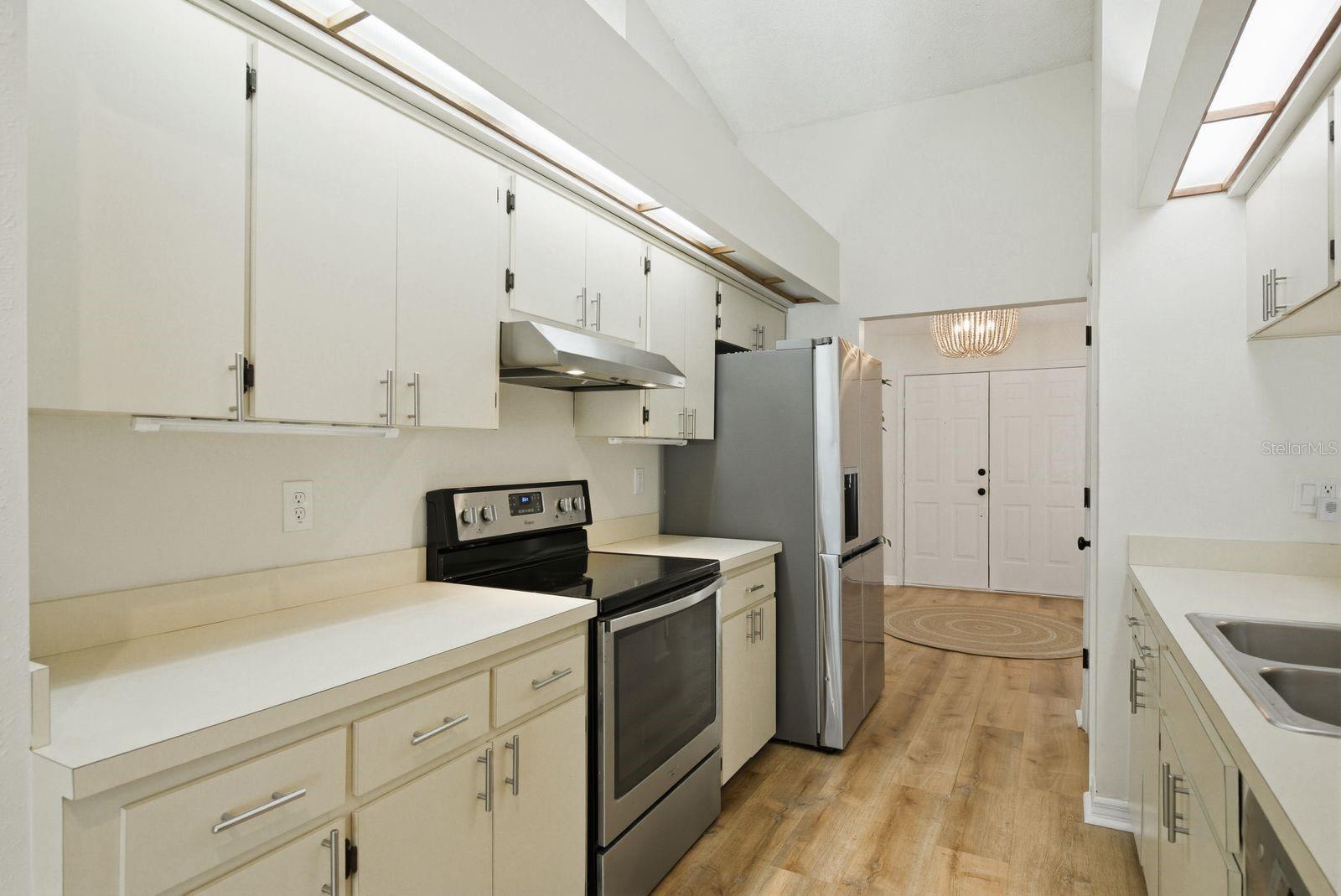 Listing photo id 16 for 1011 Ridge Drive