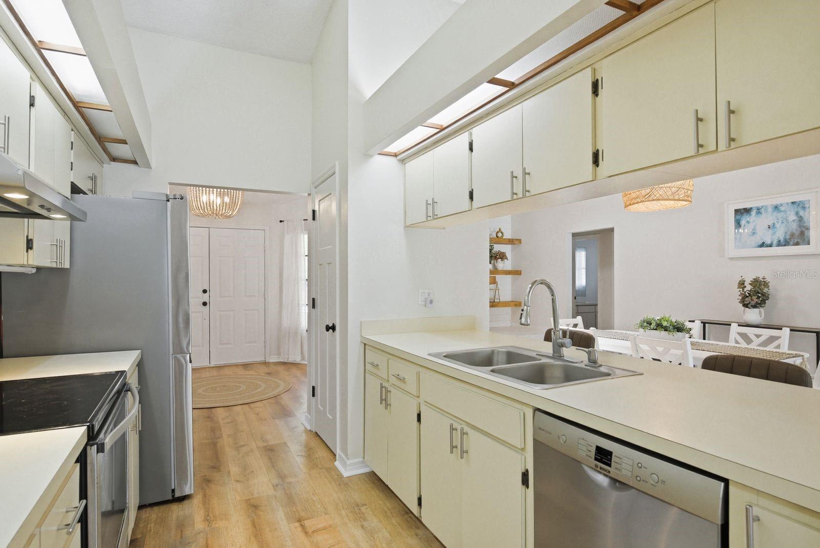 Listing photo id 17 for 1011 Ridge Drive