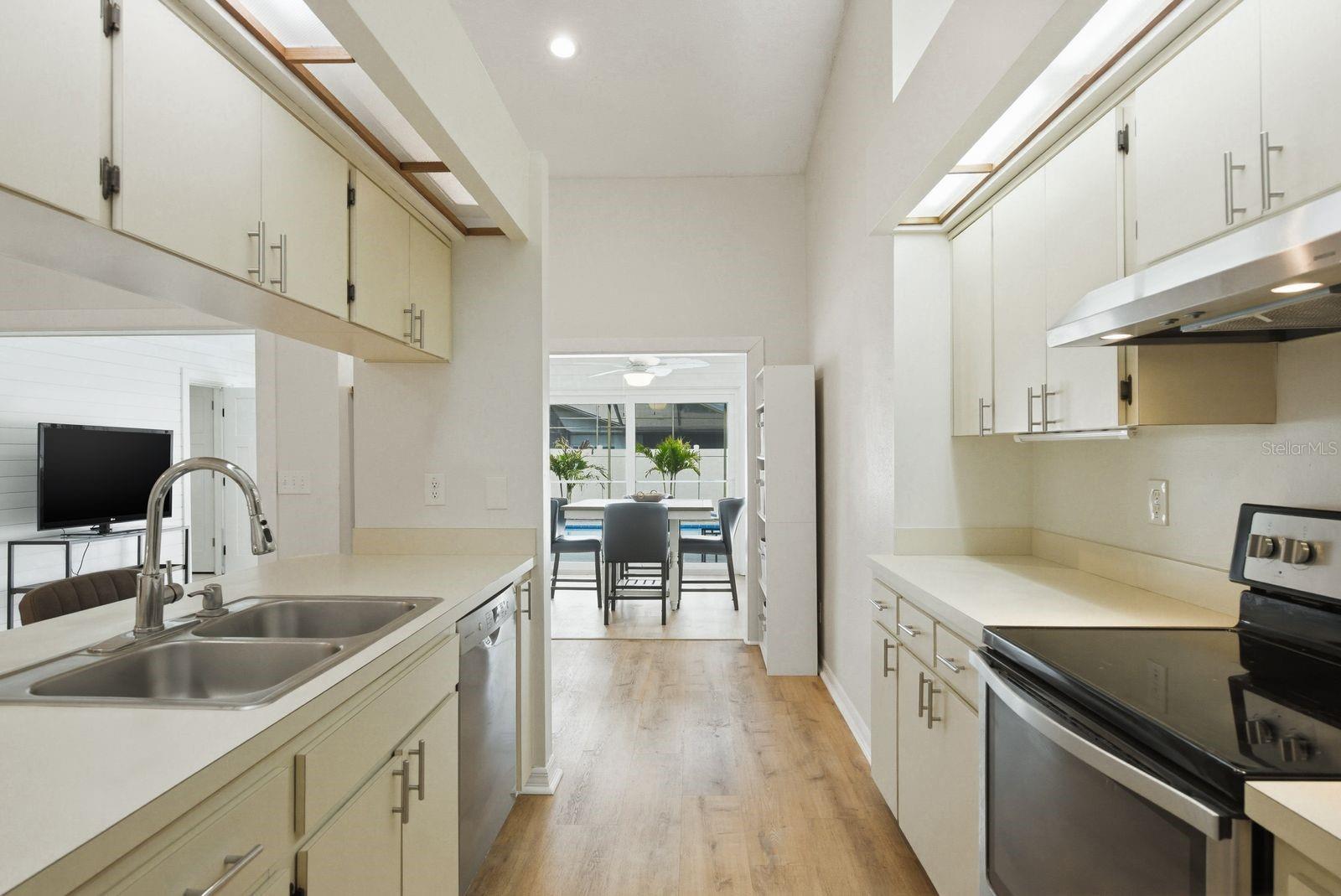 Listing photo id 18 for 1011 Ridge Drive