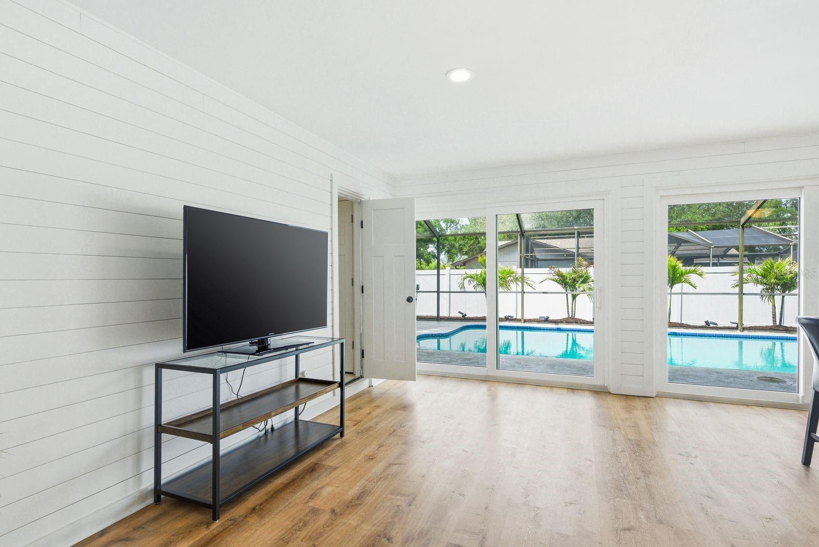 Listing photo id 21 for 1011 Ridge Drive