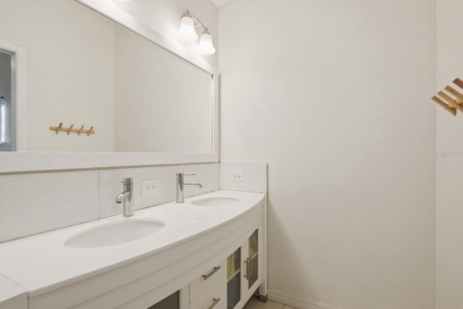 Listing photo id 24 for 1011 Ridge Drive