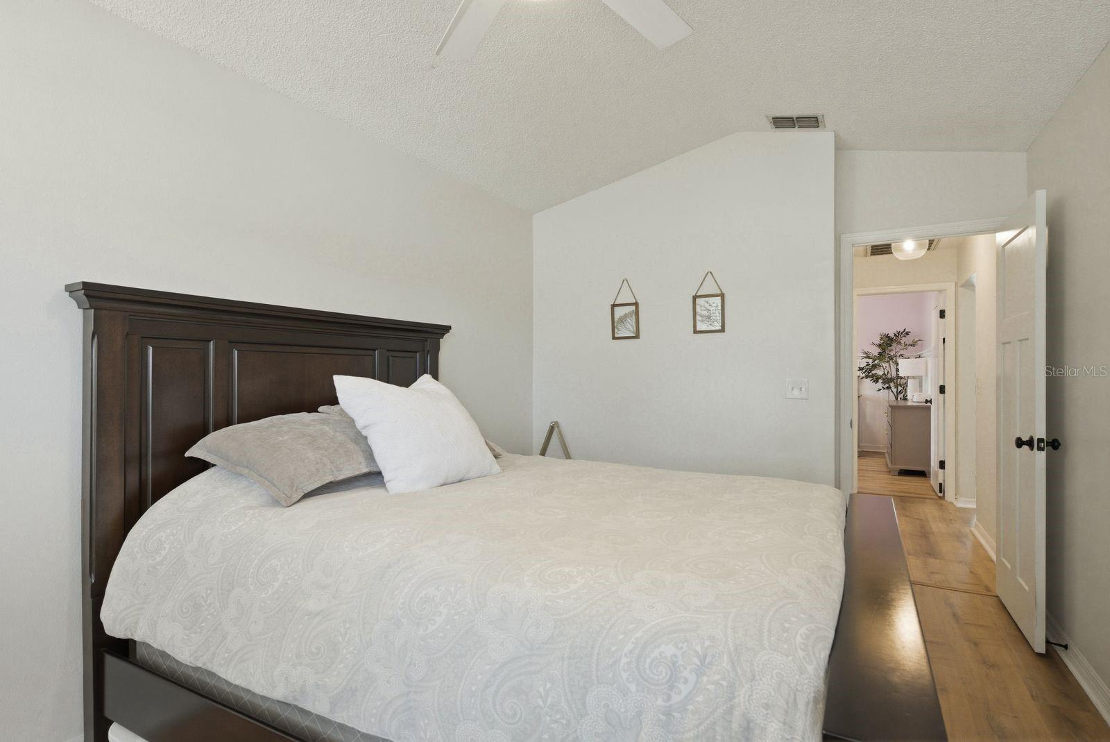 Listing photo id 27 for 1011 Ridge Drive