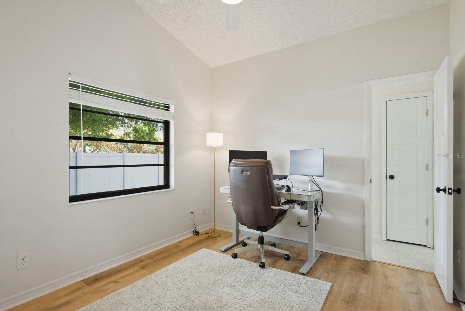 Listing photo id 32 for 1011 Ridge Drive