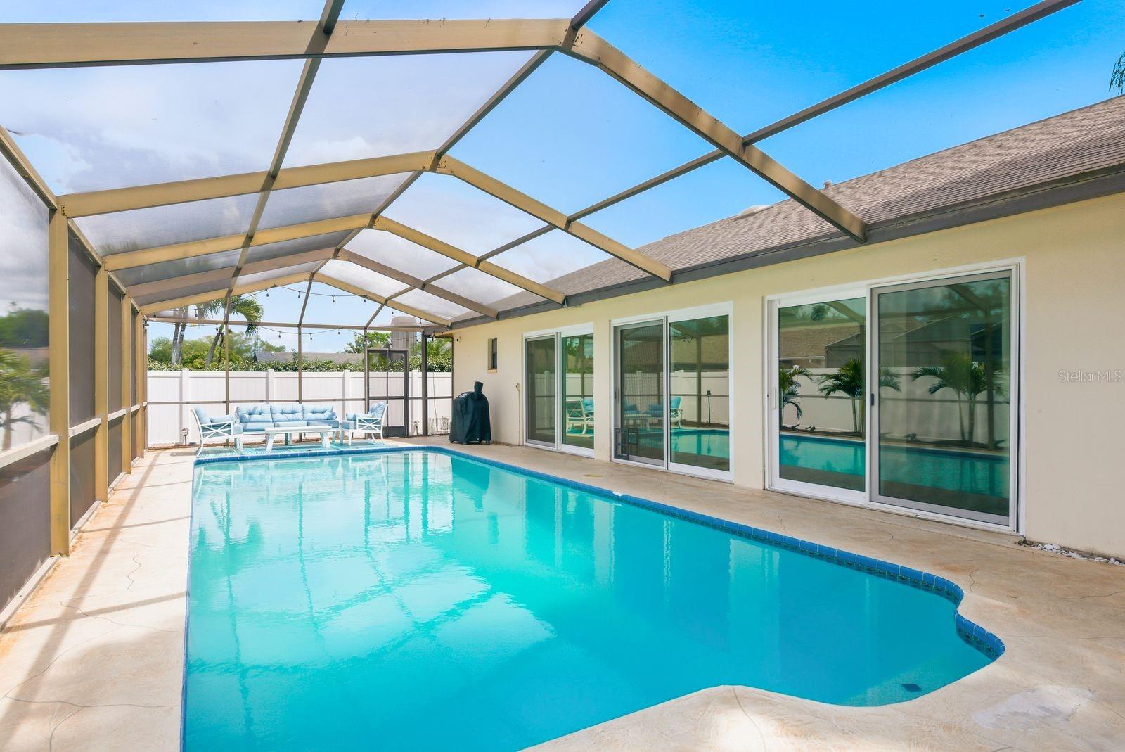 Listing photo id 35 for 1011 Ridge Drive