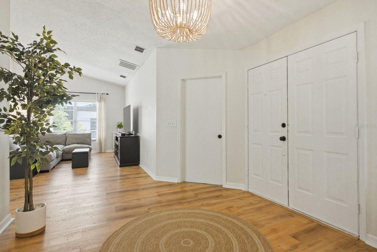 Listing photo id 3 for 1011 Ridge Drive