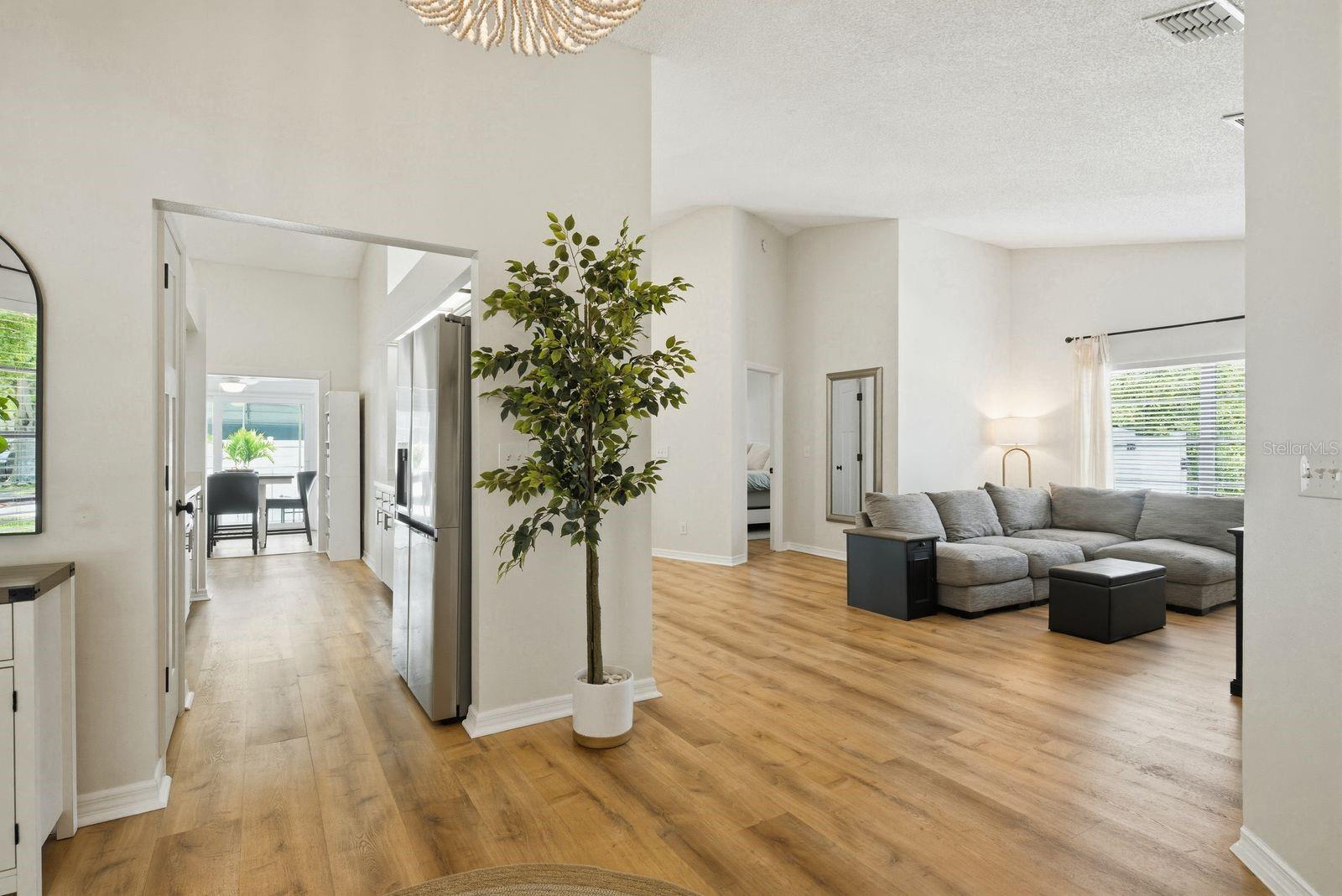 Listing photo id 5 for 1011 Ridge Drive