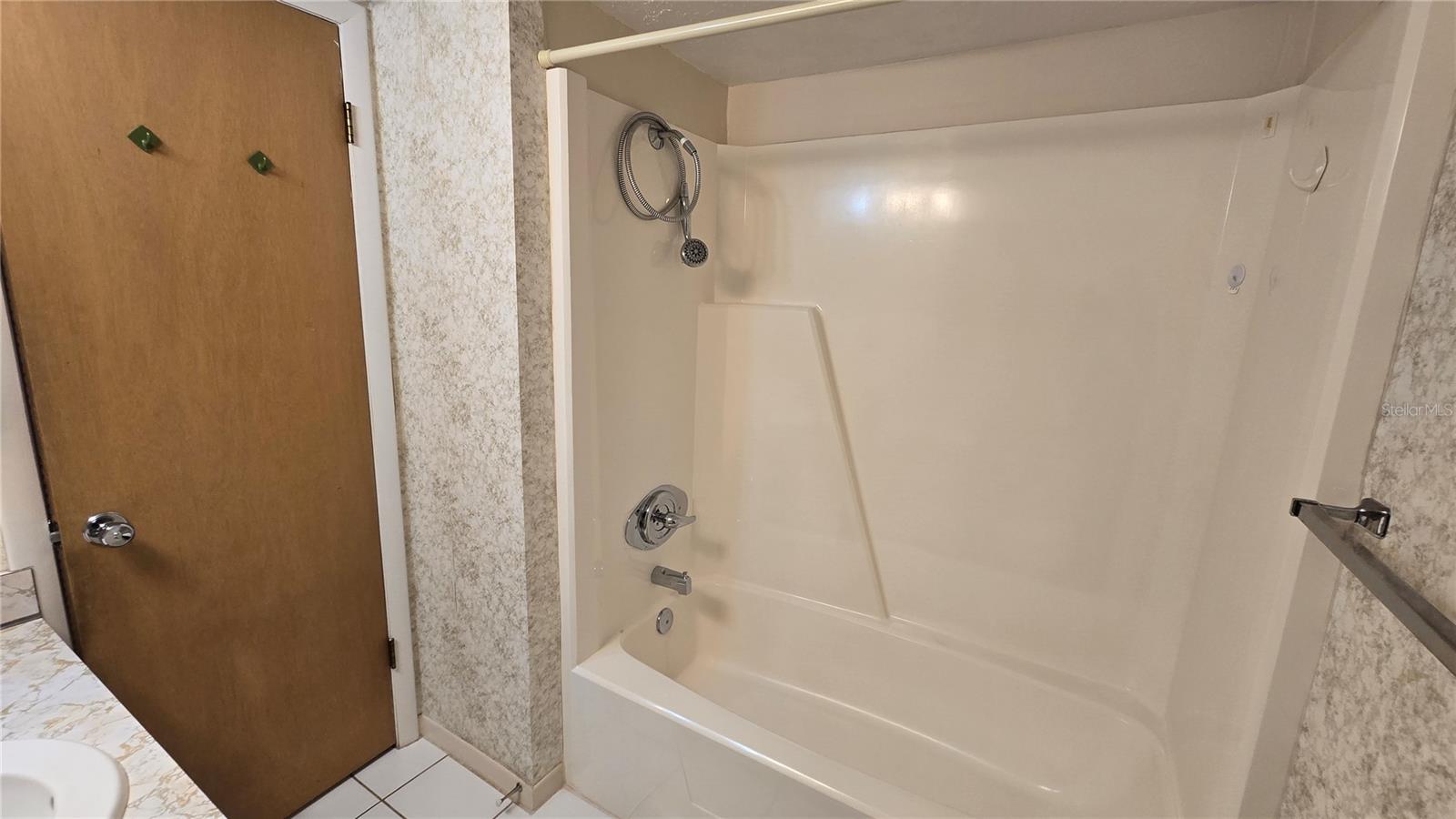 Image 20 of 25 For 2525 Bay Drive C33