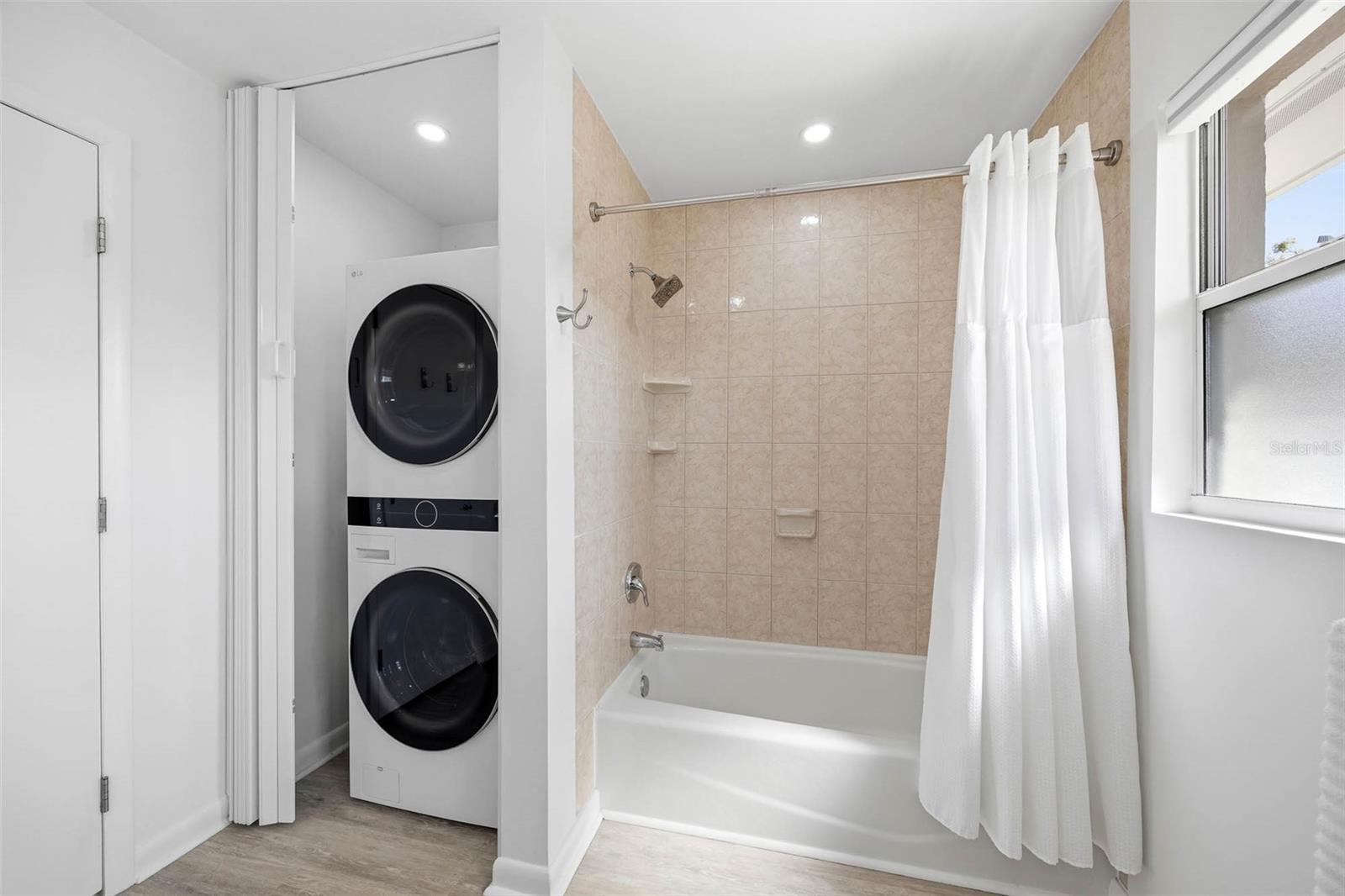 Image 16 of 53 For 1218 Taylor Ave