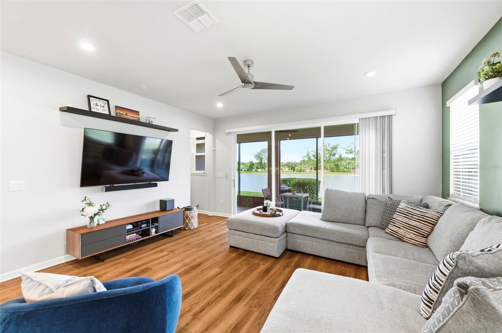 Listing photo id 13 for 4327 Cloud Hopper Way