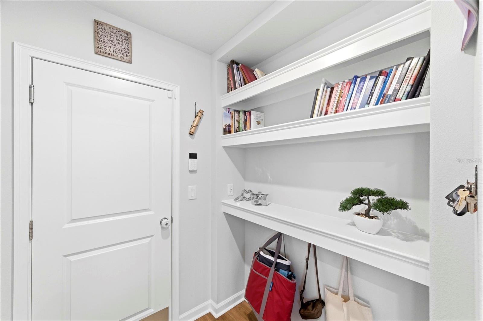 Listing photo id 17 for 4327 Cloud Hopper Way