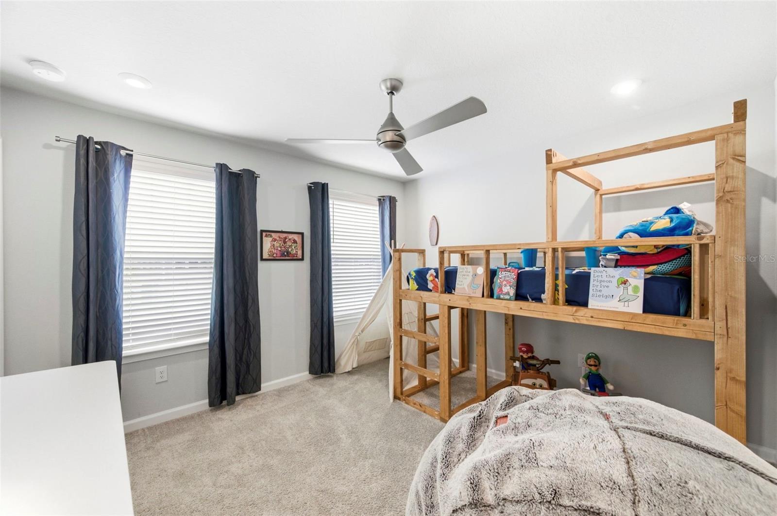 Listing photo id 32 for 4327 Cloud Hopper Way