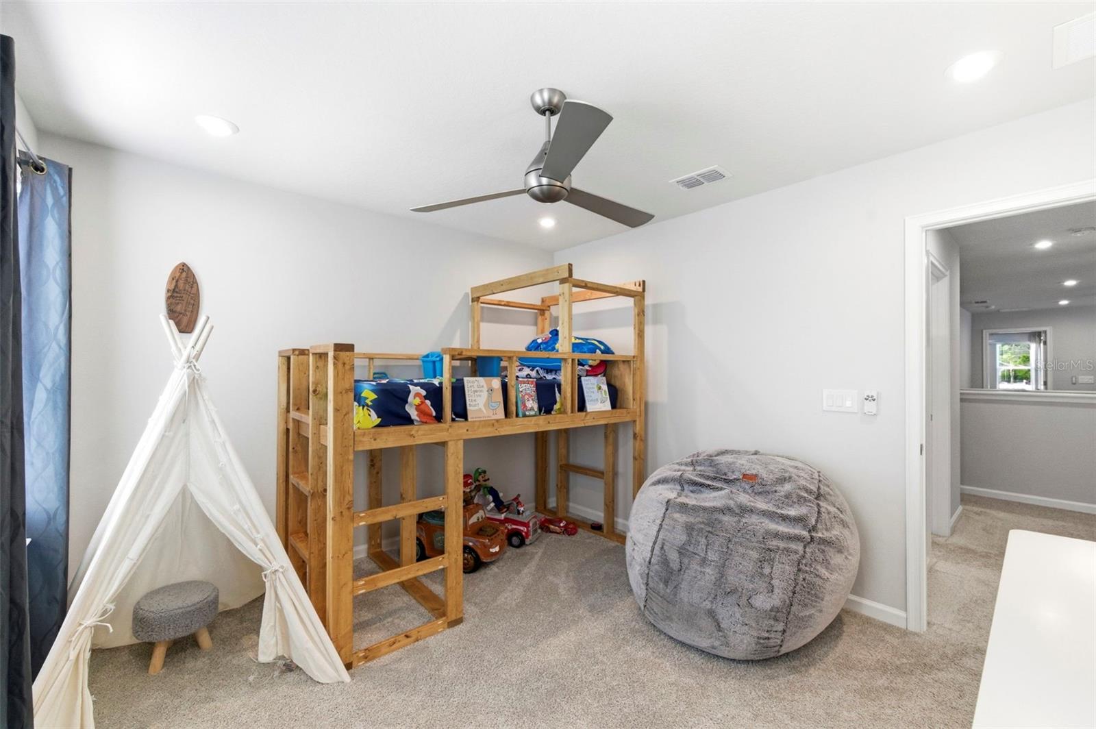 Listing photo id 33 for 4327 Cloud Hopper Way