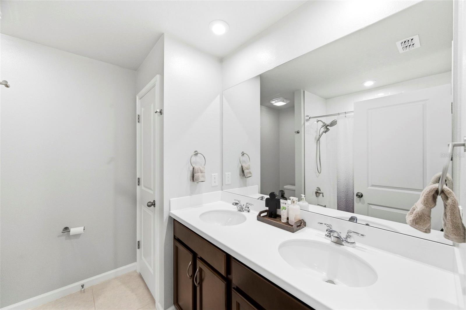 Listing photo id 39 for 4327 Cloud Hopper Way