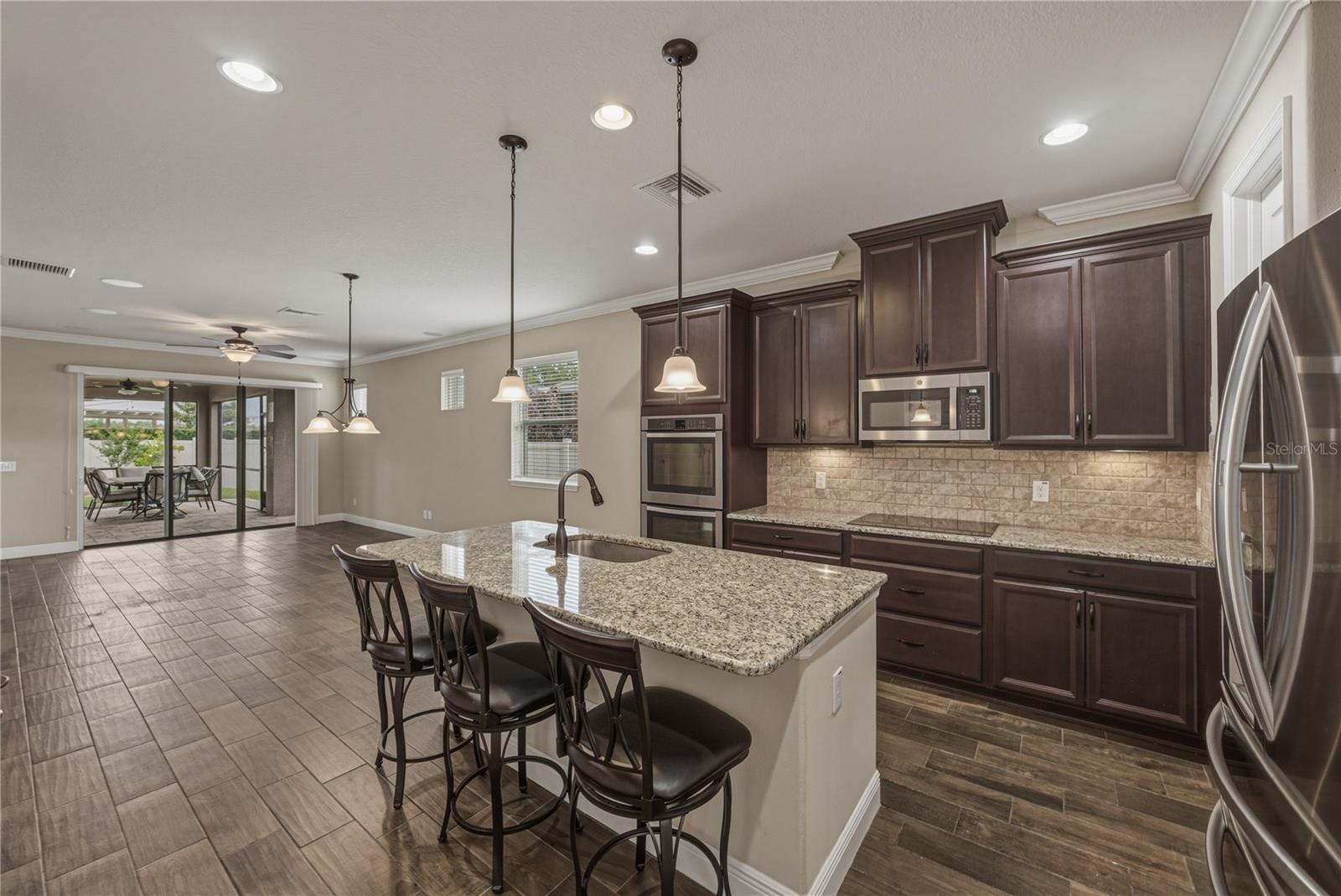 Listing photo id 12 for 19099 Long Lake Ranch Boulevard