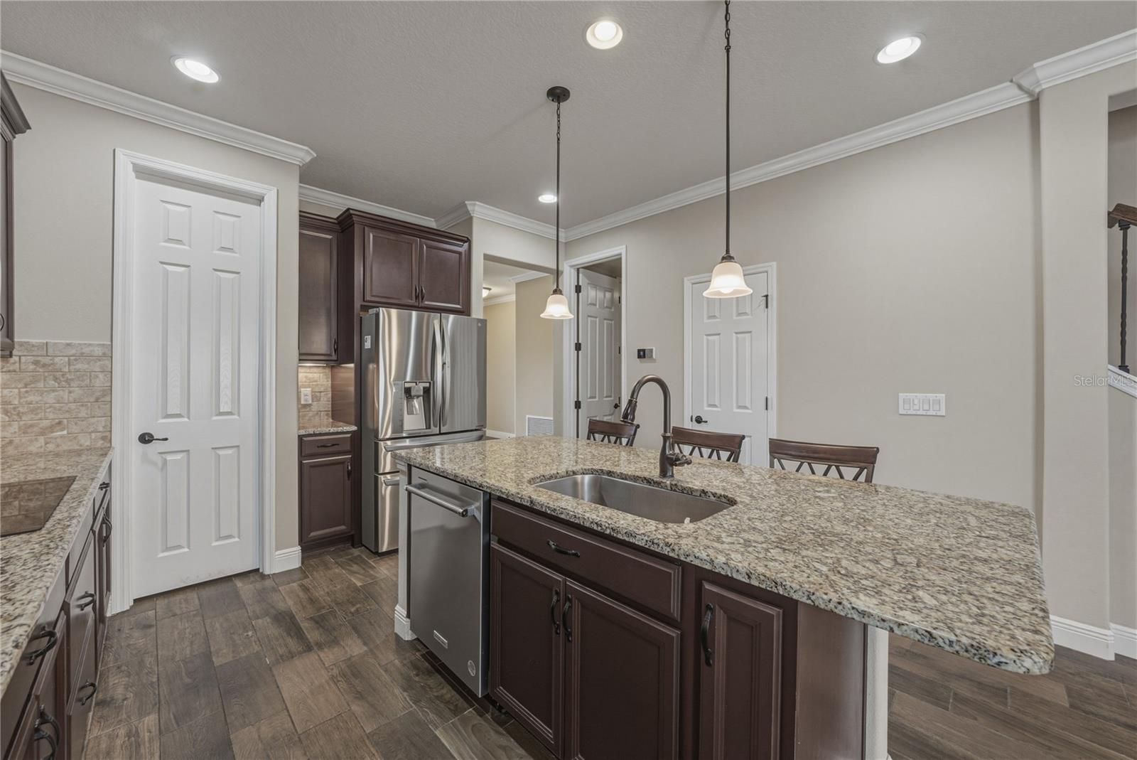 Listing photo id 14 for 19099 Long Lake Ranch Boulevard