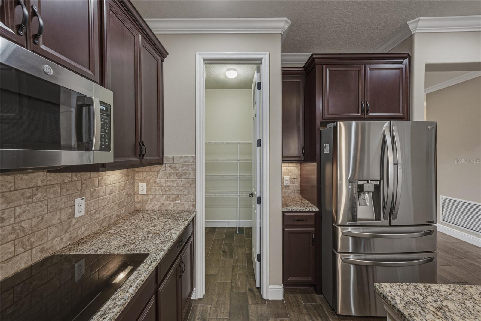 Listing photo id 15 for 19099 Long Lake Ranch Boulevard