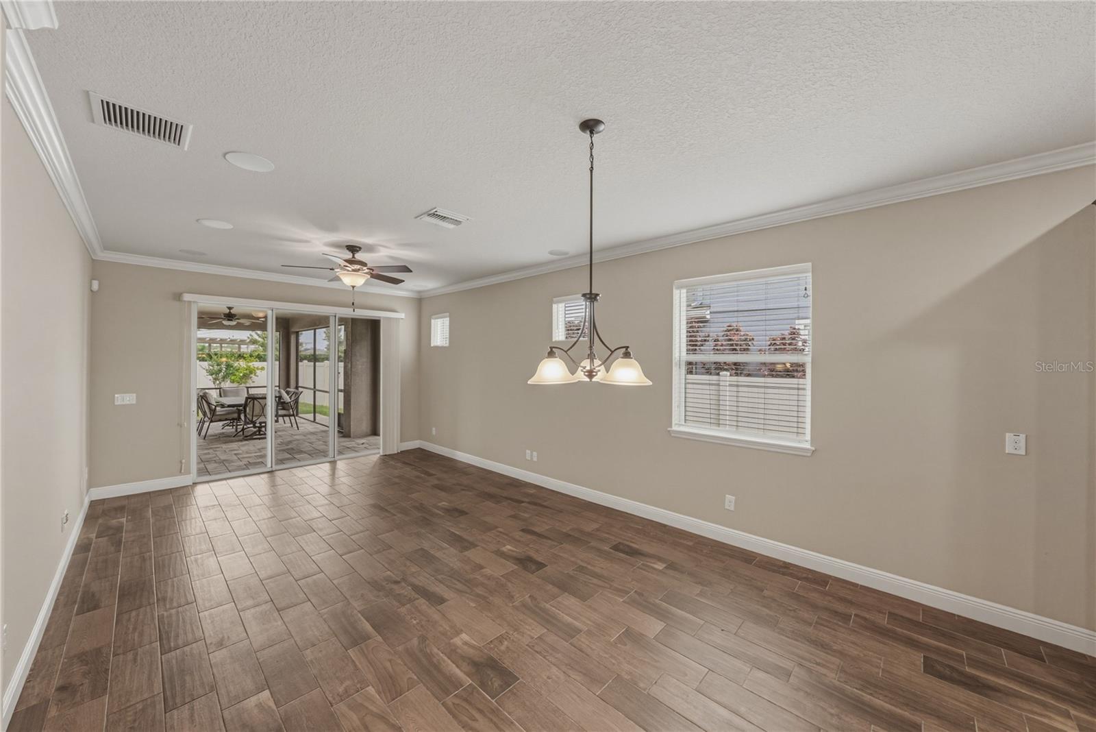 Listing photo id 17 for 19099 Long Lake Ranch Boulevard