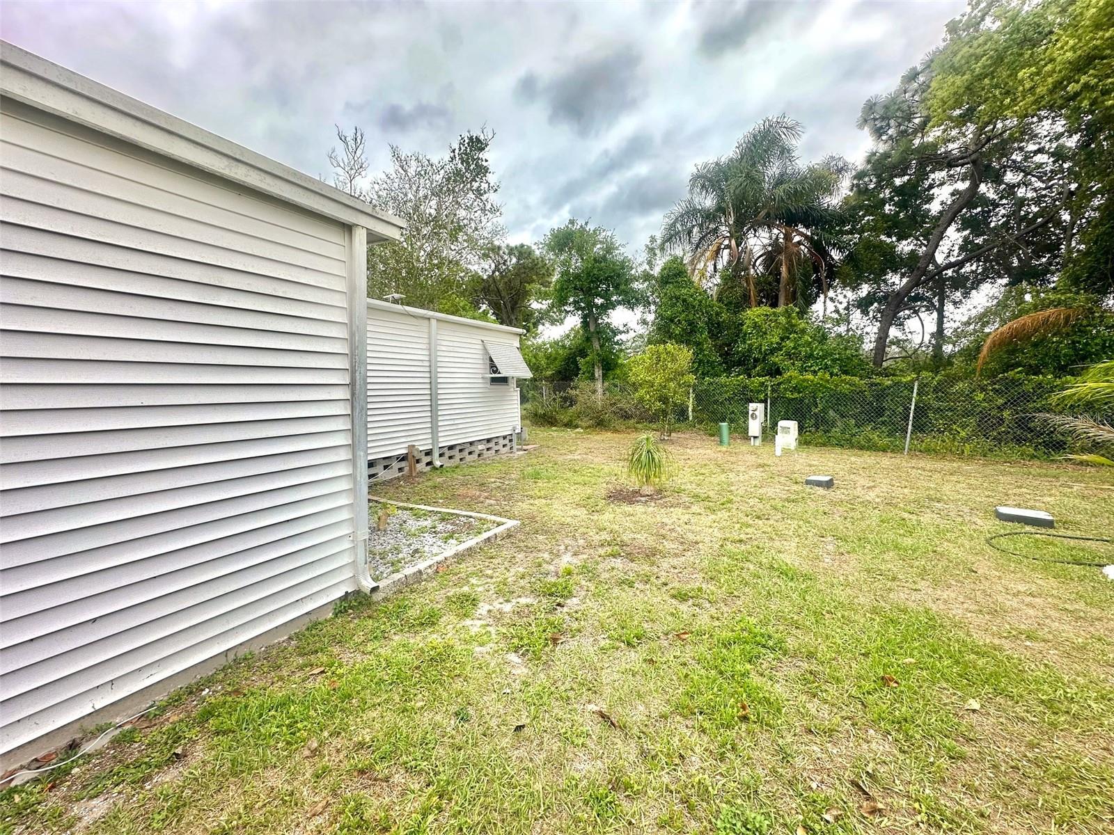 Listing photo id 10 for 9790 66th Street N 362