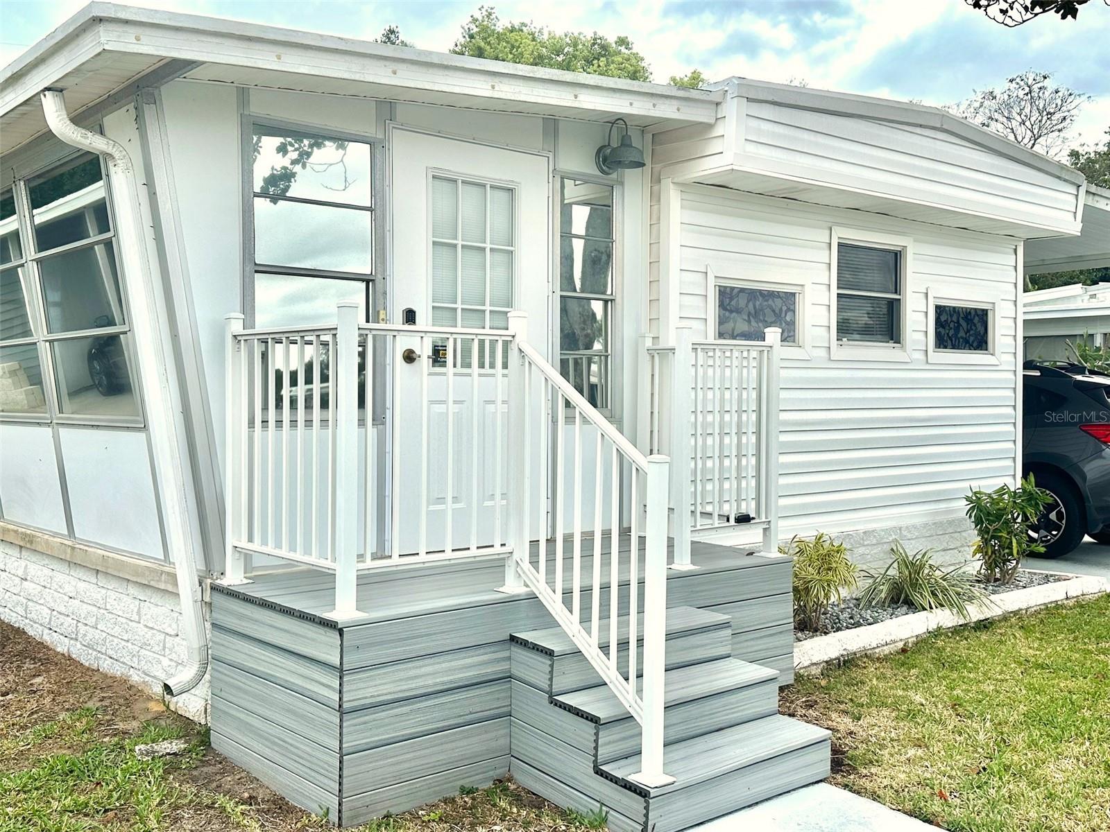 Listing photo id 11 for 9790 66th Street N 362