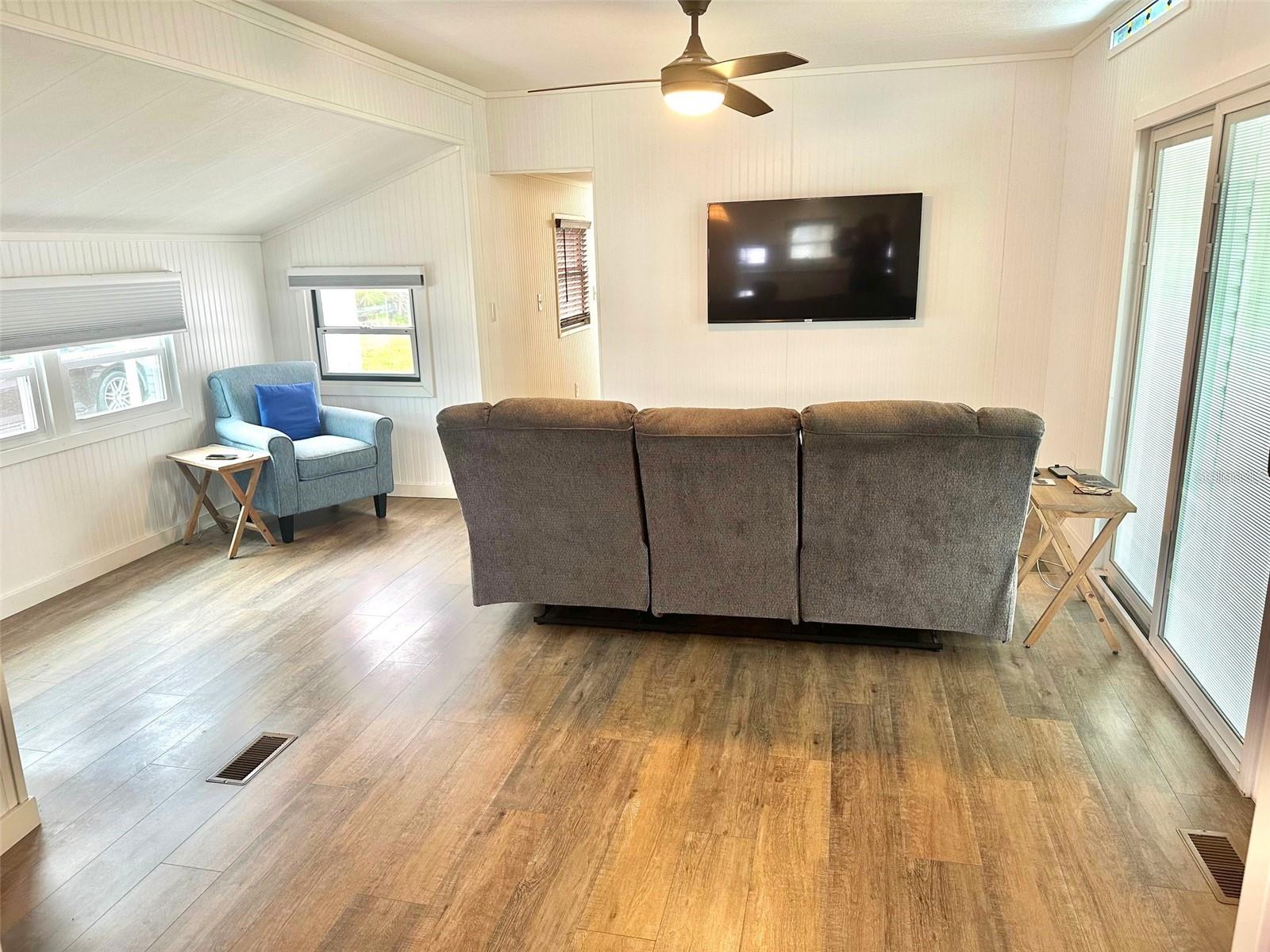 Listing photo id 2 for 9790 66th Street N 362