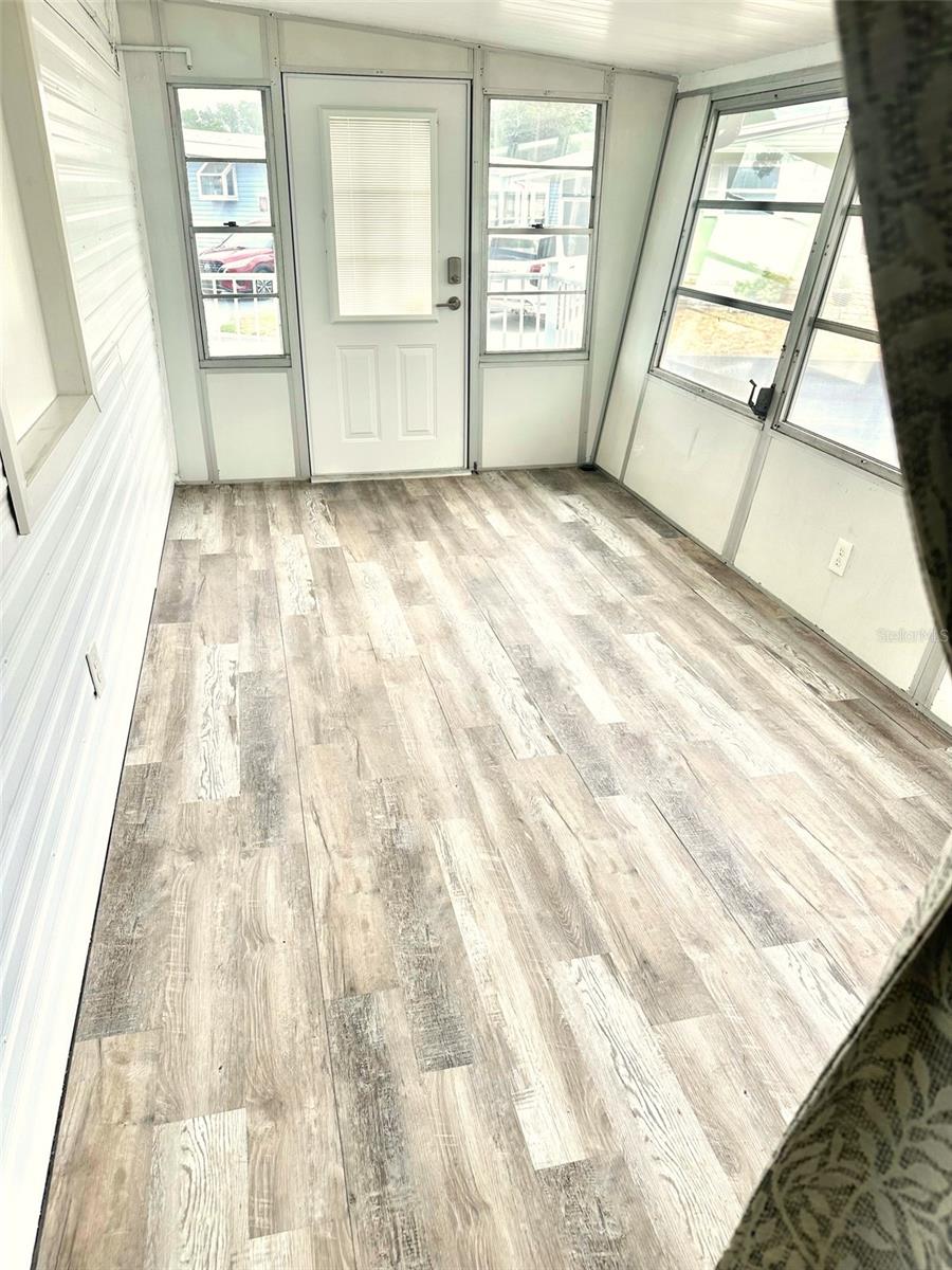 Listing photo id 7 for 9790 66th Street N 362