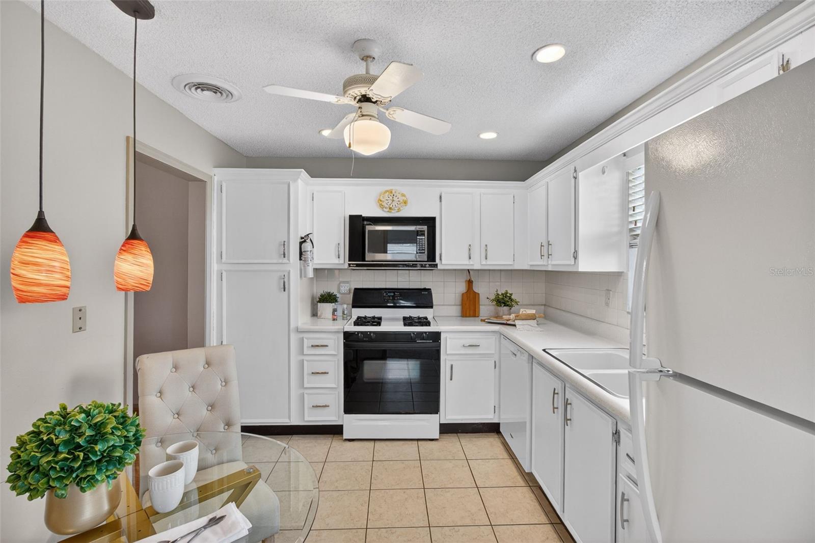 Image 9 of 26 For 6190 80th Street N 410