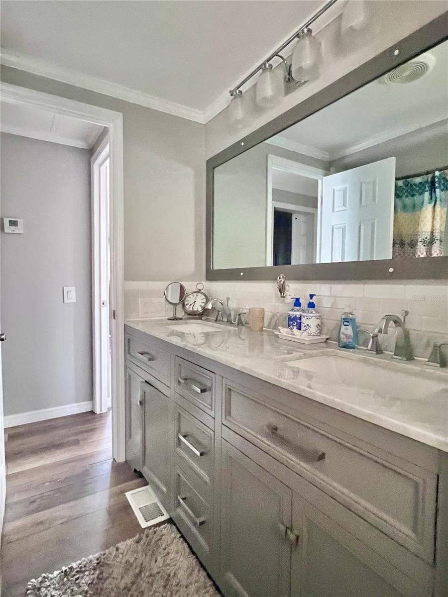 Image 29 of 84 For 1100 Belcher Road S 416