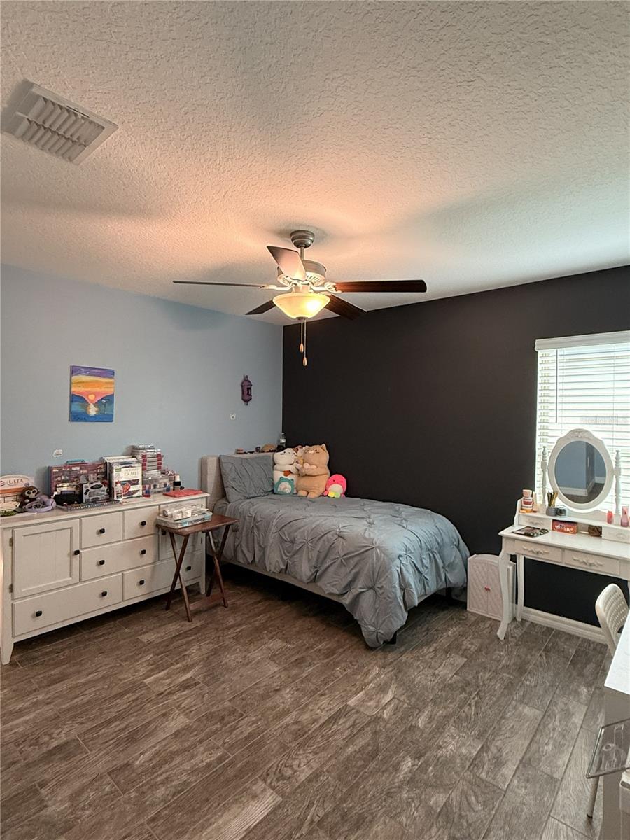 Image 14 of 45 For 146 Rain Berry Avenue