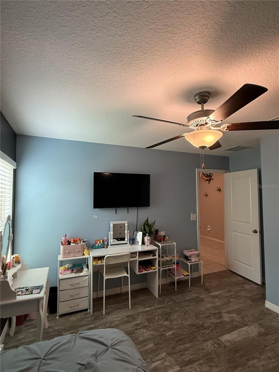 Image 16 of 45 For 146 Rain Berry Avenue