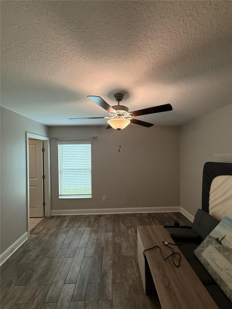 Image 22 of 45 For 146 Rain Berry Avenue