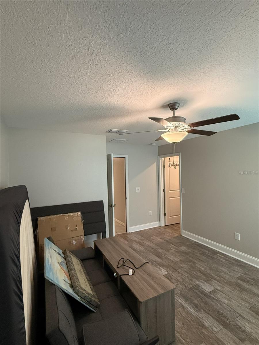 Image 23 of 45 For 146 Rain Berry Avenue